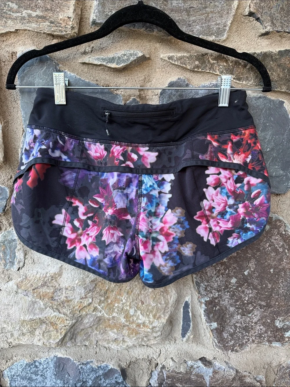 Lululemon Run: Speed Short Spring Has Sprung Multi / Black size 4